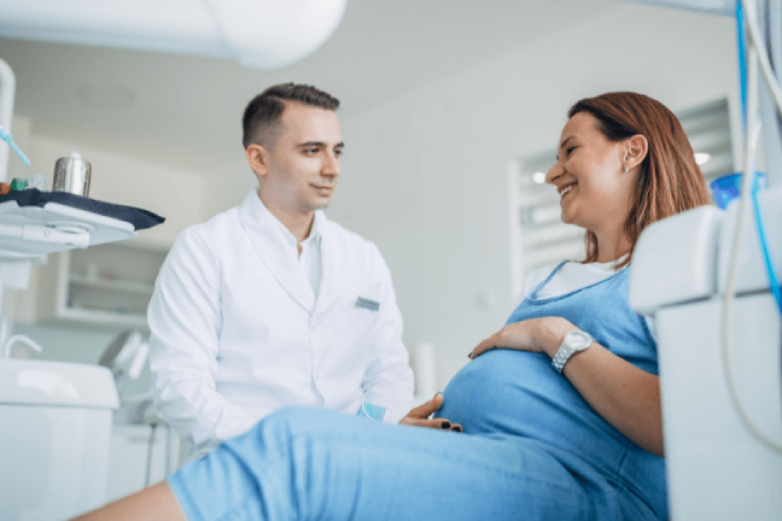 Grossesse et santé bucco-dentaire : un rendez-vous offert chez le dentiste.